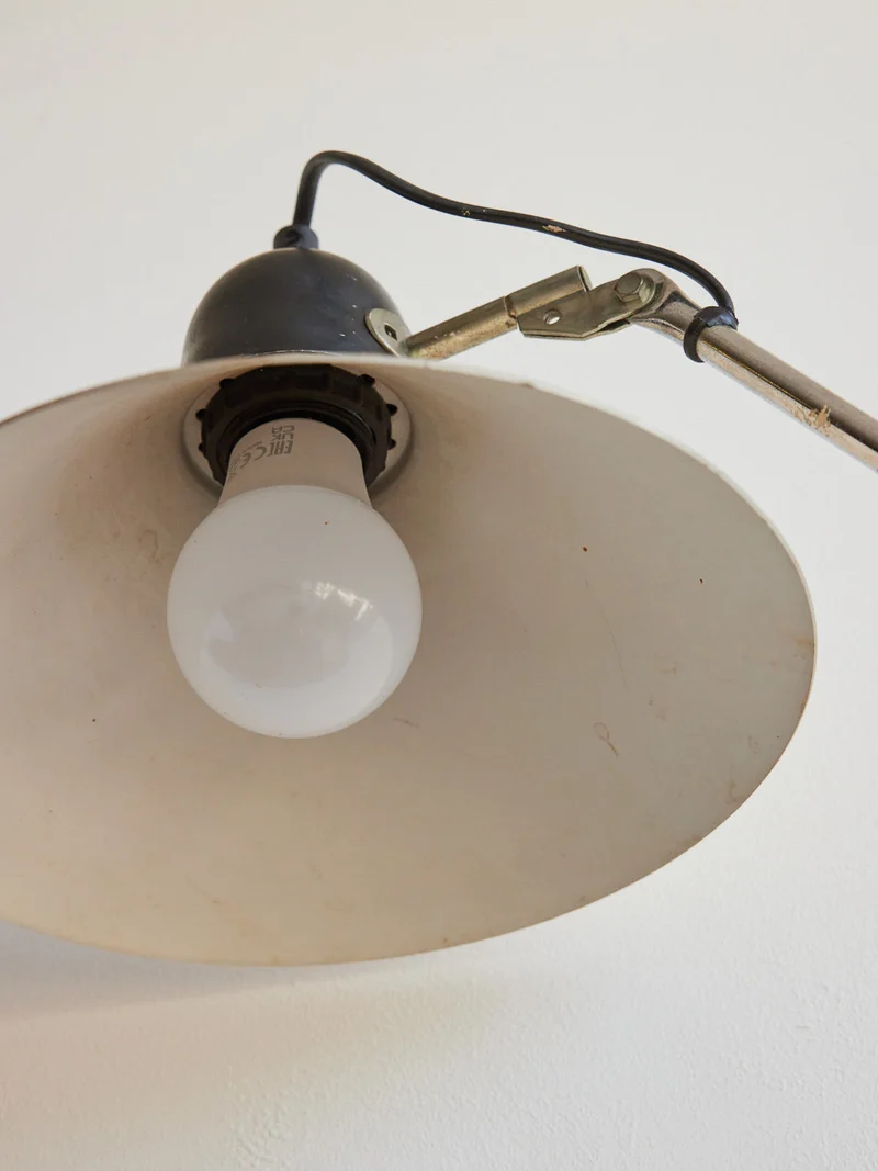 Julia, la lampe de bureau industrielle N°958