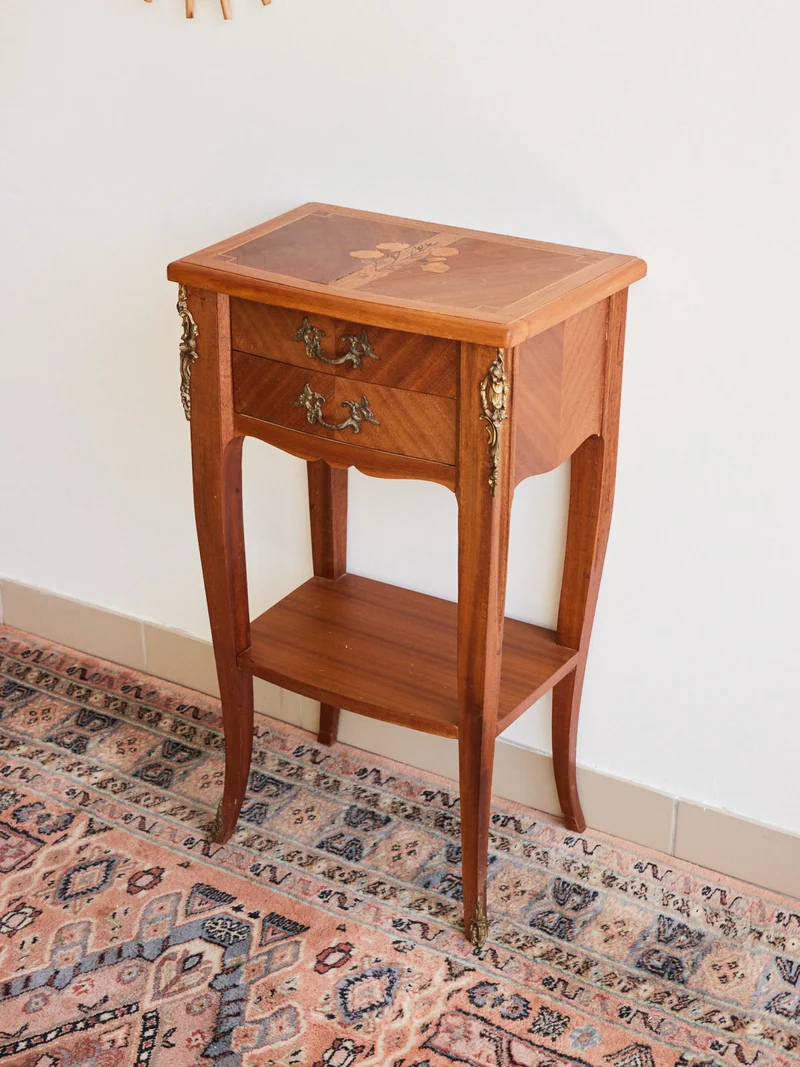 Odile, la table de chevet de style Louis XV N°1437