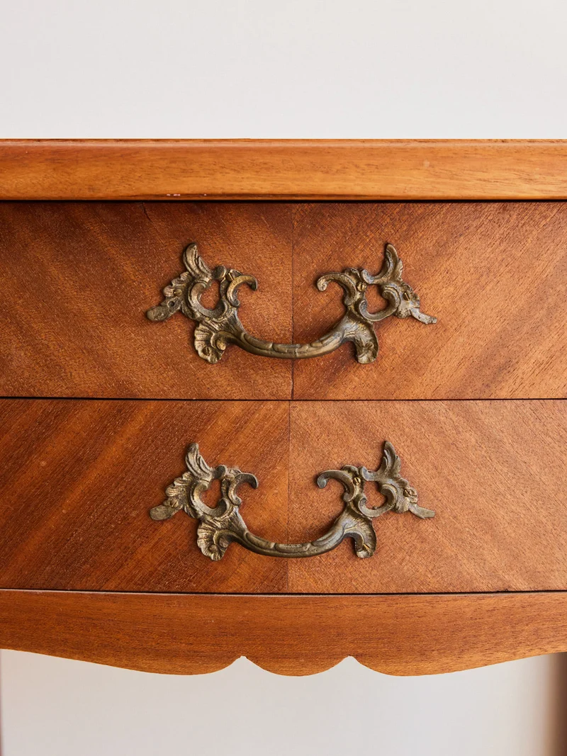 Odile, la table de chevet de style Louis XV N°1437