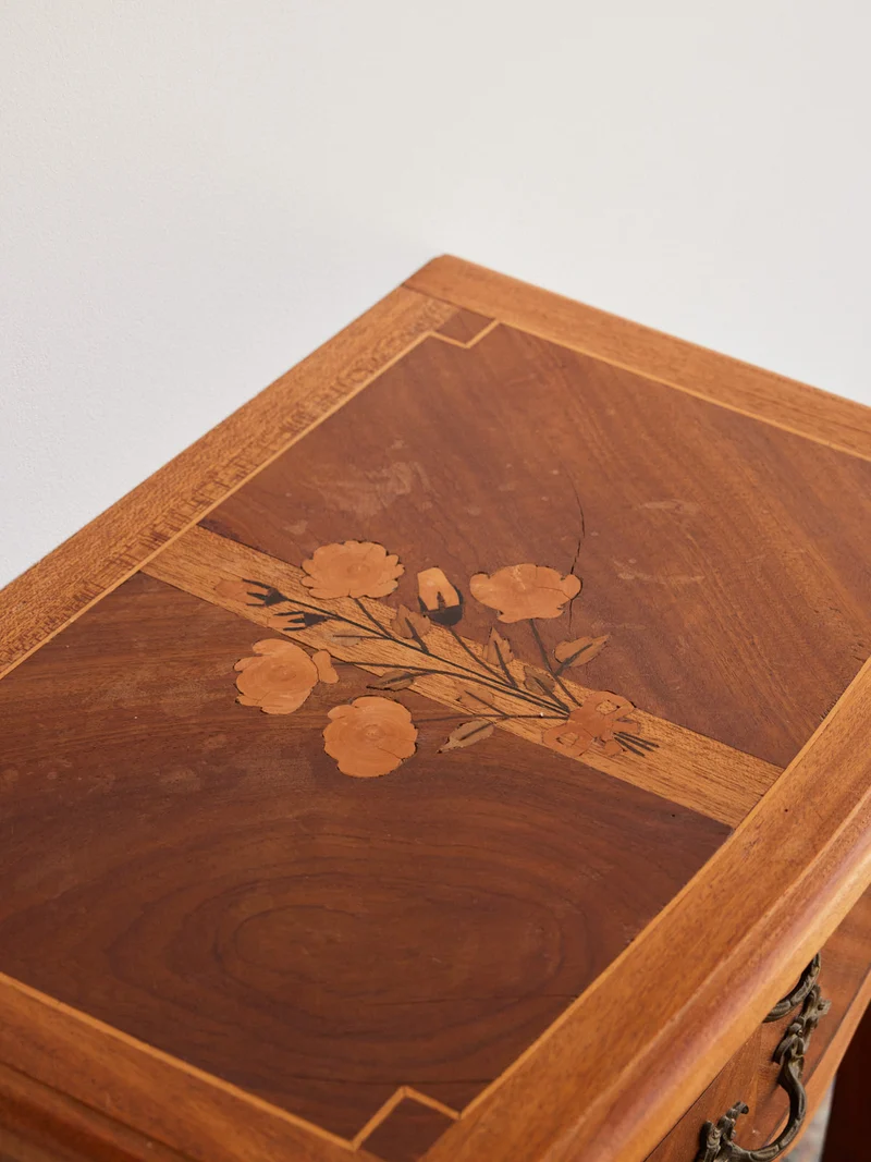 Odile, la table de chevet de style Louis XV N°1437