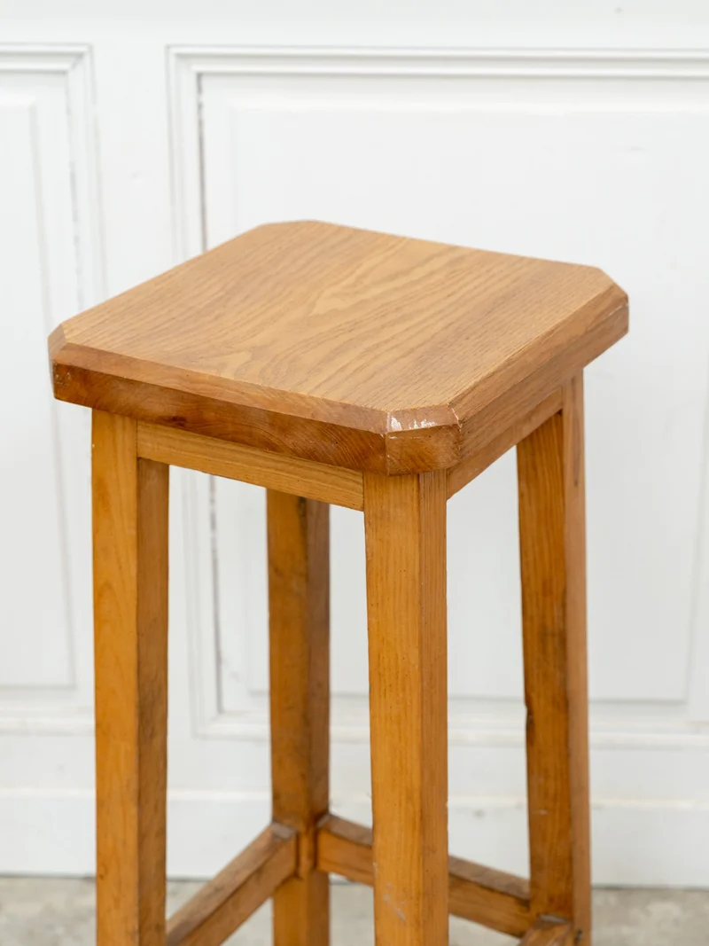 Gaston, le lot de quatre tabourets de bar en bois massif N°189