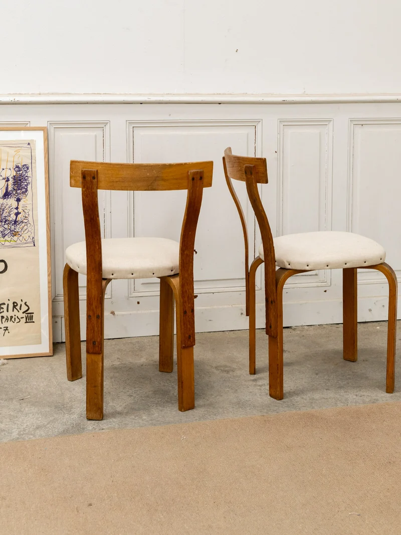 Alma, la paire de chaises No.68 en bois et lin N°1690