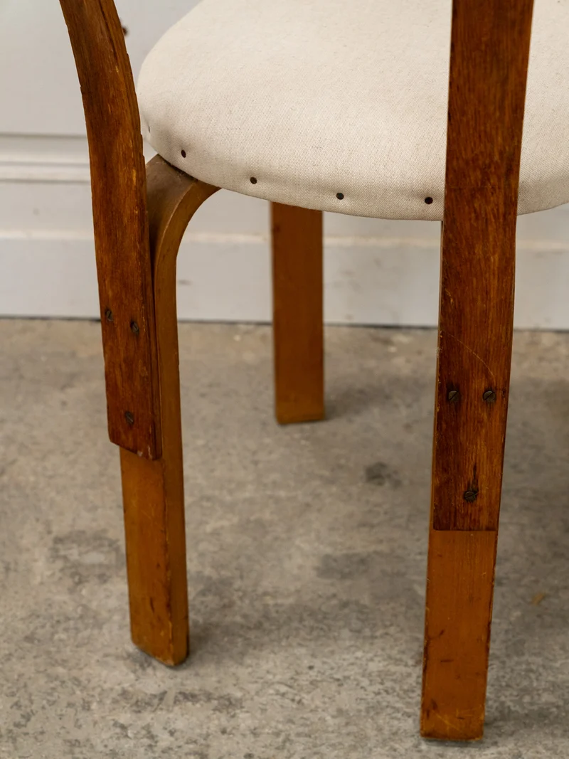 Alma, la paire de chaises No.68 en bois et lin N°1690