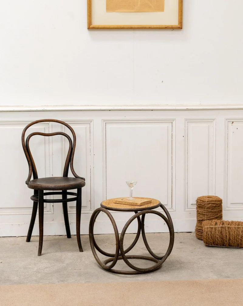 Francine, la table d'appoint en bois et cannage N°1060
