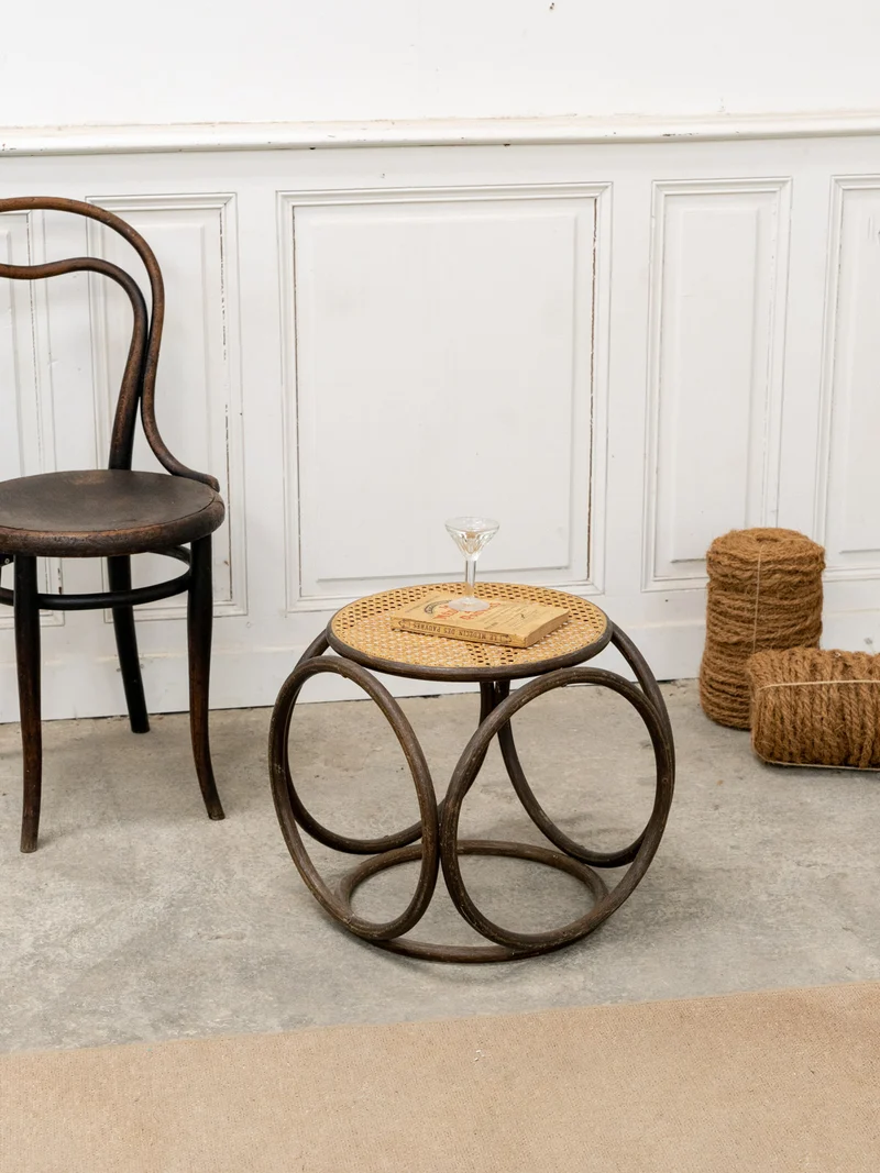 Francine, la table d'appoint en bois et cannage N°1060