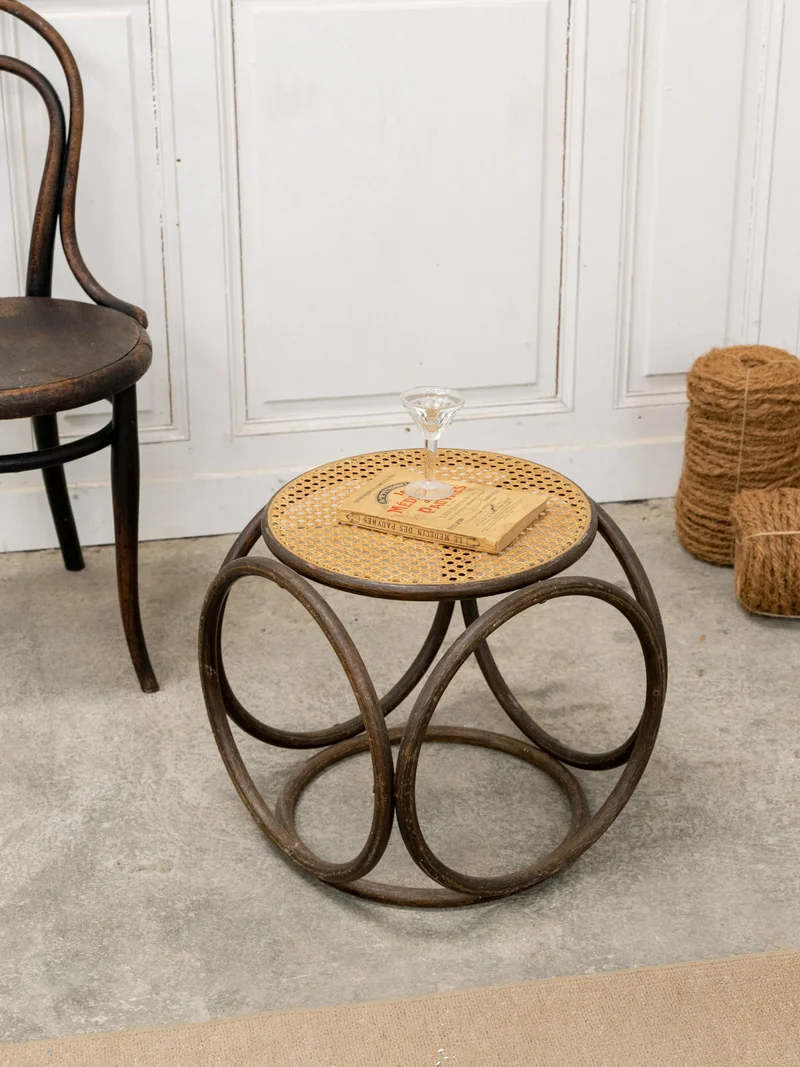 Francine, la table d'appoint en bois et cannage N°1060