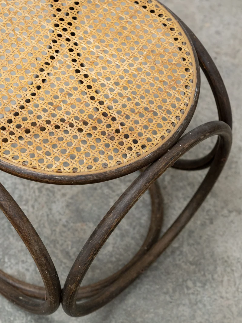 Francine, la table d'appoint en bois et cannage N°1060