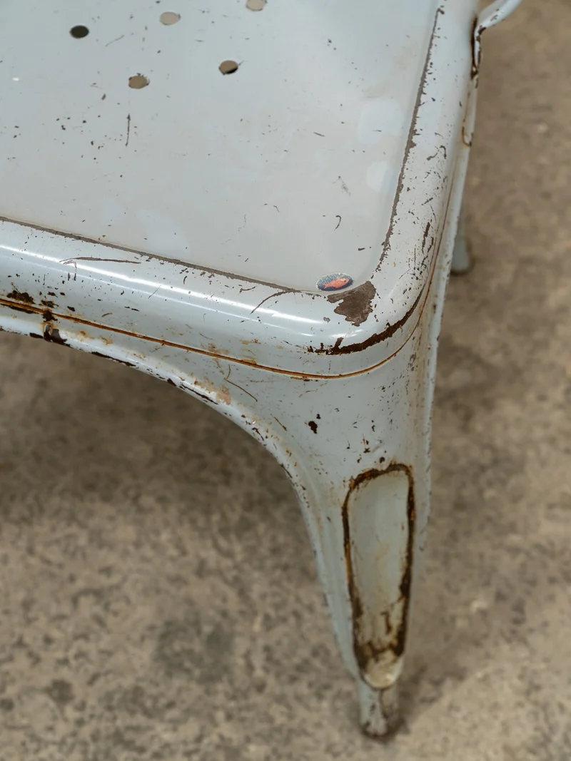 Alma, la chaise Tolix en métal bleu gris N°1700