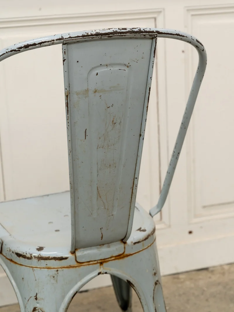 Alma, la chaise Tolix en métal bleu gris N°1700