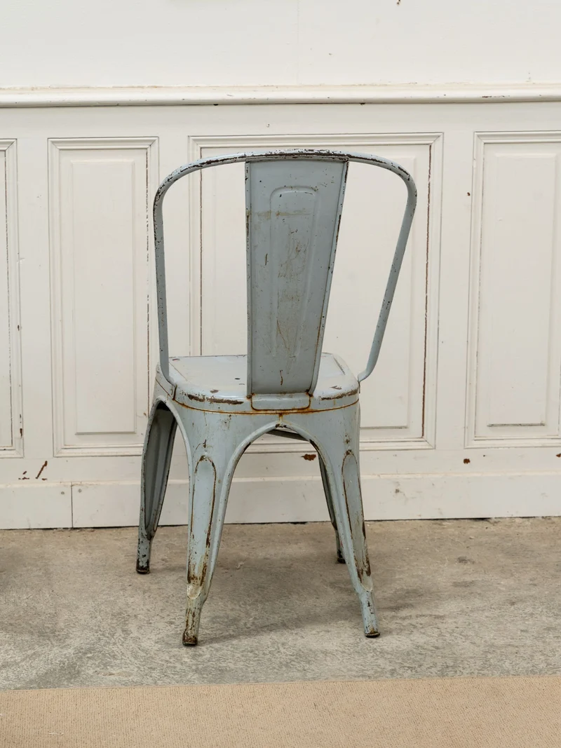 Alma, la chaise Tolix en métal bleu gris N°1700