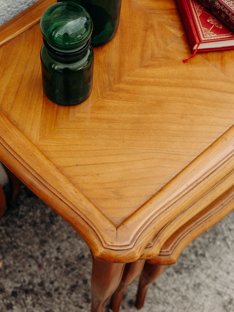 Barbara, le lot de 3 tables gigognes aux plateaux marquetés N°166