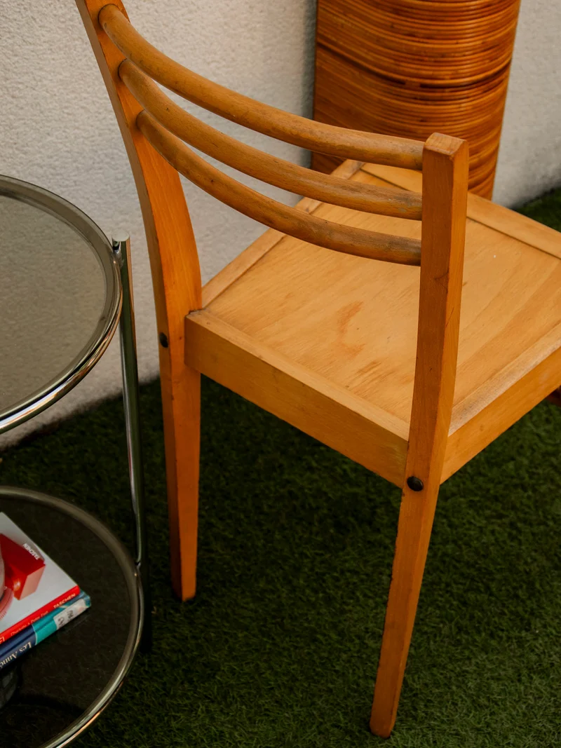 Alma, la chaise en bois clair aux lignes modernes N°1642