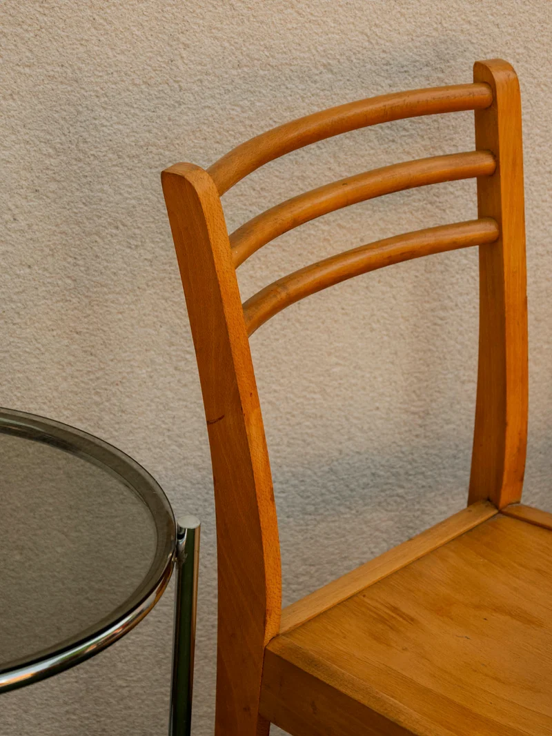 Alma, la chaise en bois clair aux lignes modernes N°1642