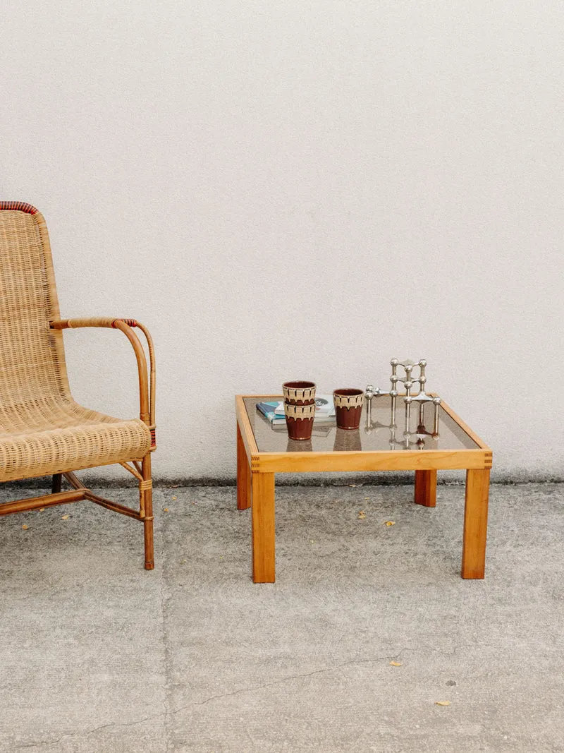 Léonie, la table basse seventies en pin massif et verre fumé N°1009