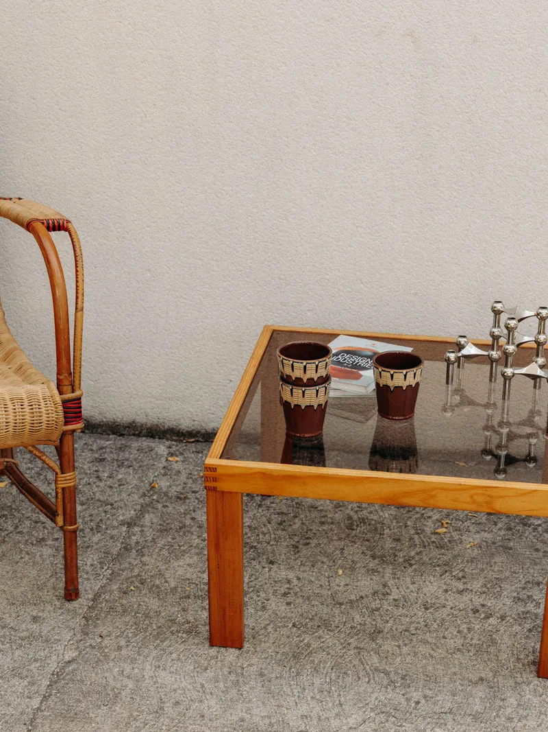 Léonie, la table basse seventies en pin massif et verre fumé N°1009