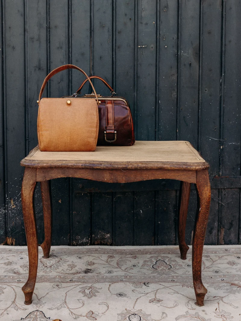 Francine, la table d'appoint élégante et rustique N°1029