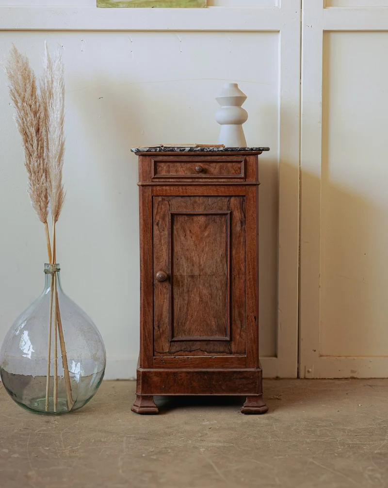 Odile, la table au plateau en marbre de chevet N°1418