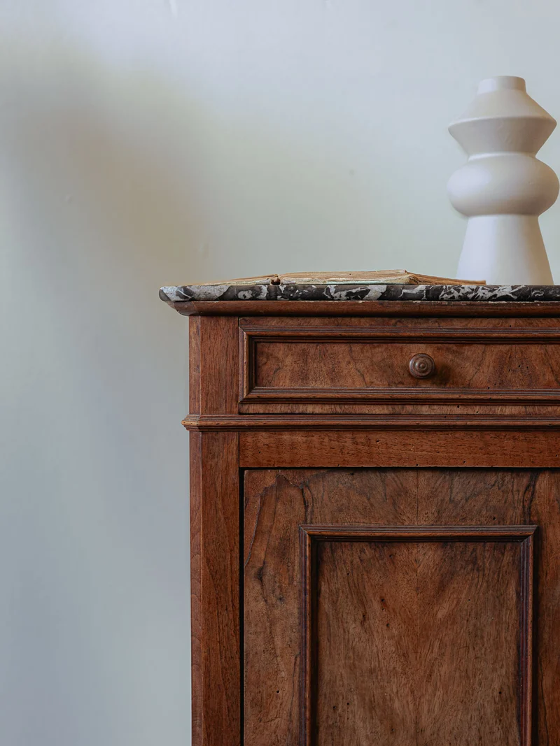 Odile, la table au plateau en marbre de chevet N°1418