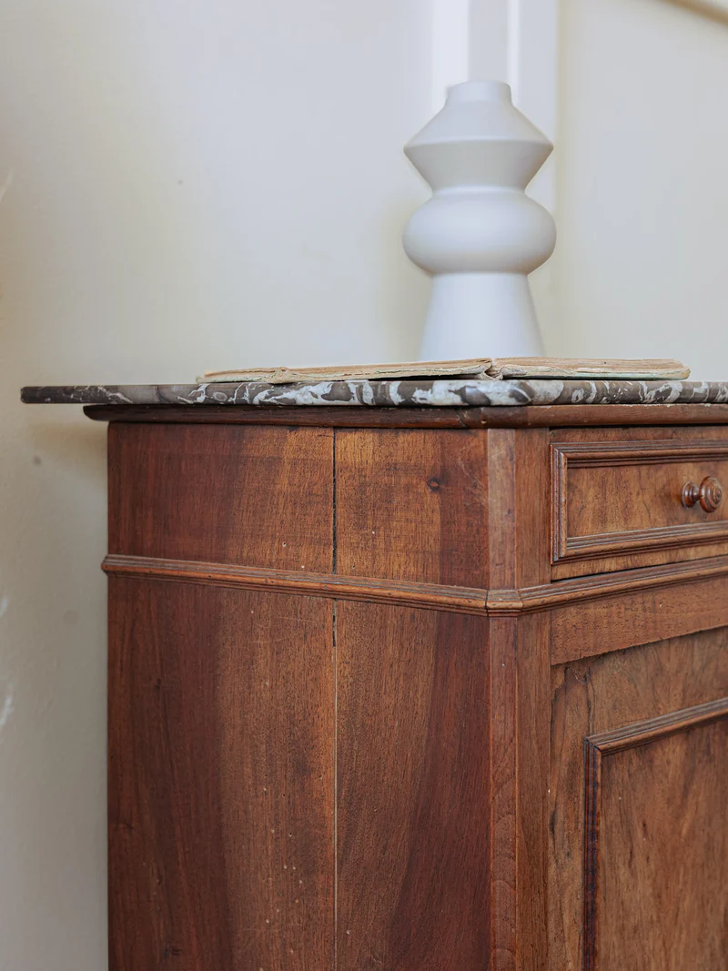 Odile, la table au plateau en marbre de chevet N°1418