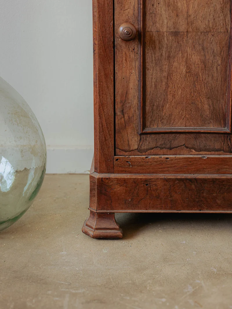 Odile, la table au plateau en marbre de chevet N°1418