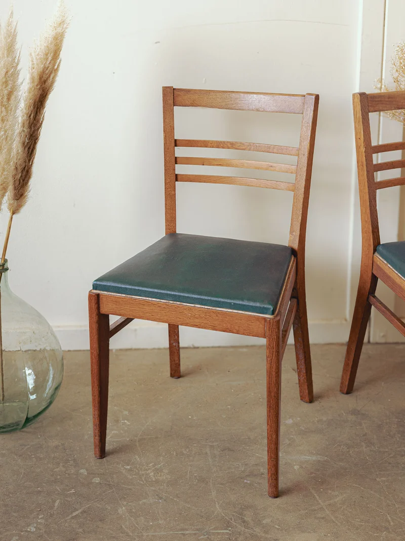 Alma, la paire de chaises mid-century vert cèdre N°1661