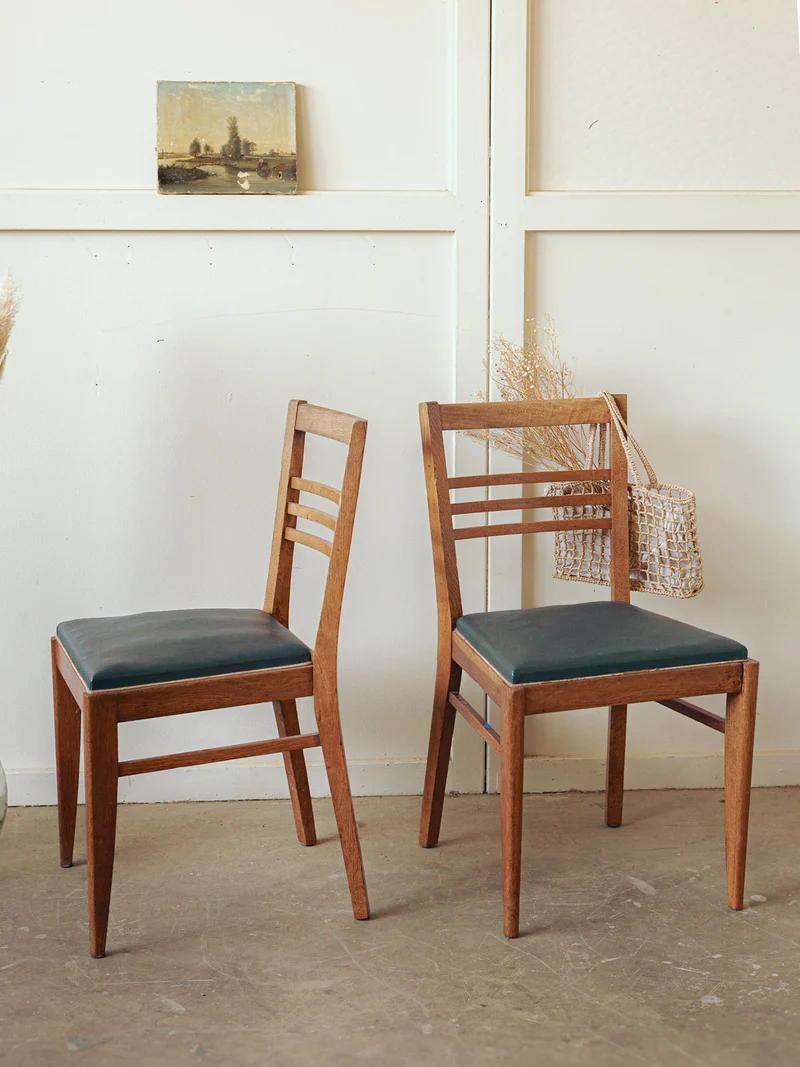 Alma, la paire de chaises mid-century vert cèdre N°1661