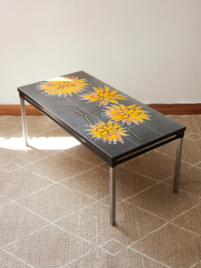 Donna, la table basse en céramique N°1048