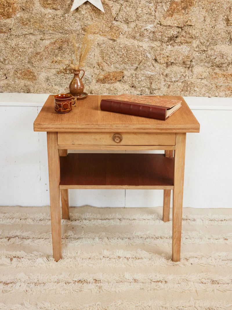 Francine, la table d'appoint en bois N°1024