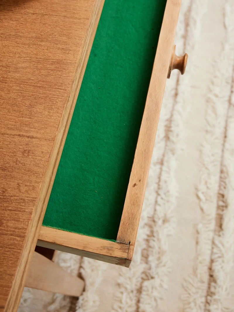 Francine, la table d'appoint en bois N°1024