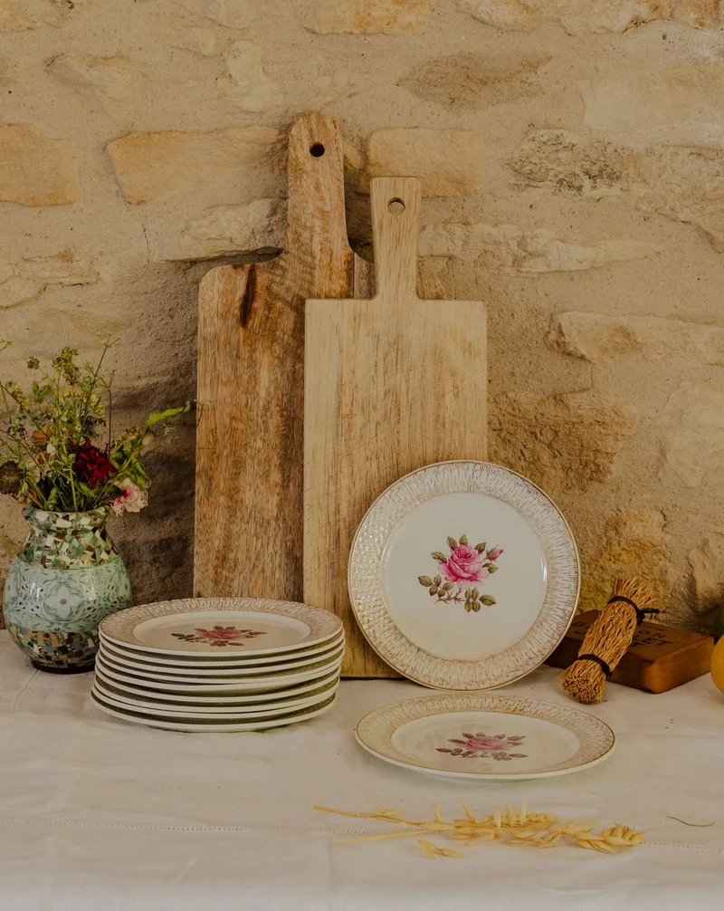 Antoinette, le lot de 11 assiettes en faïence N°302