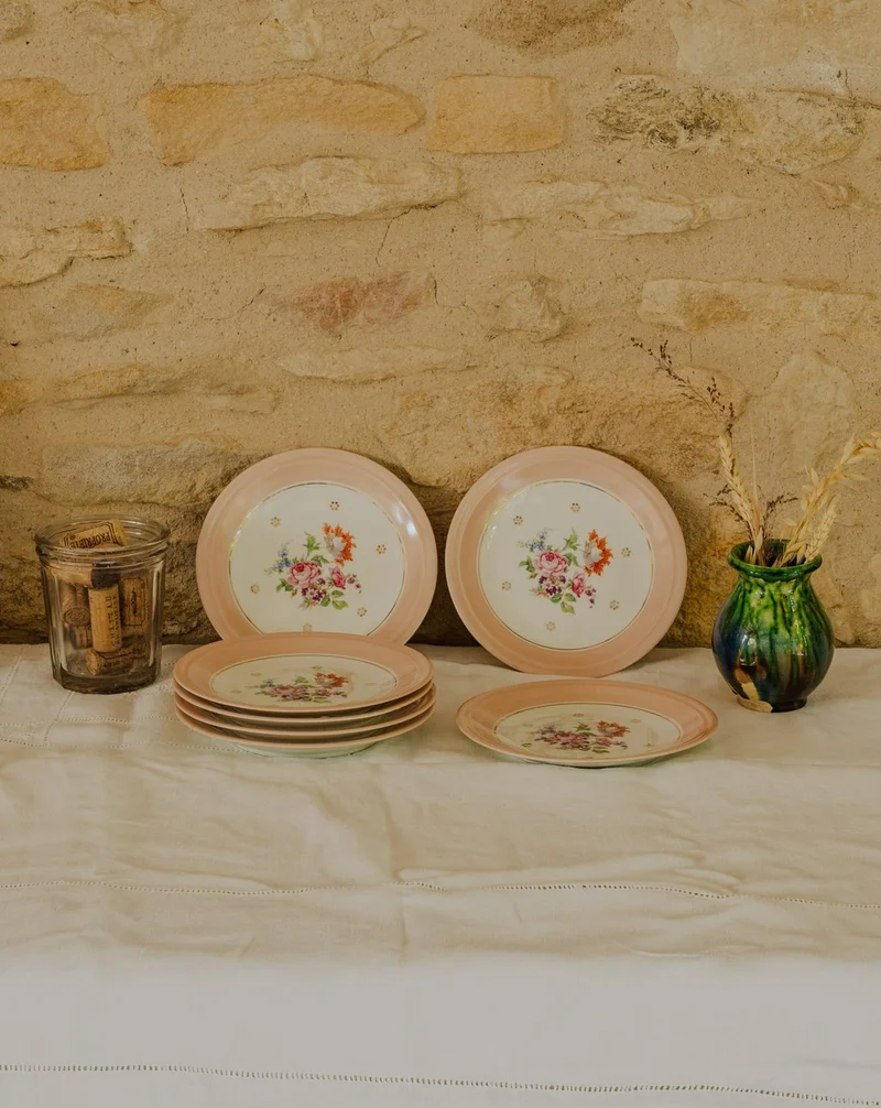 Antoinette, le lot de 7 assiettes en porcelaine N°297