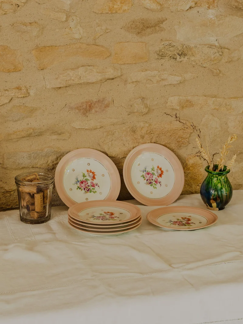 Antoinette, le lot de 7 assiettes en porcelaine N°297
