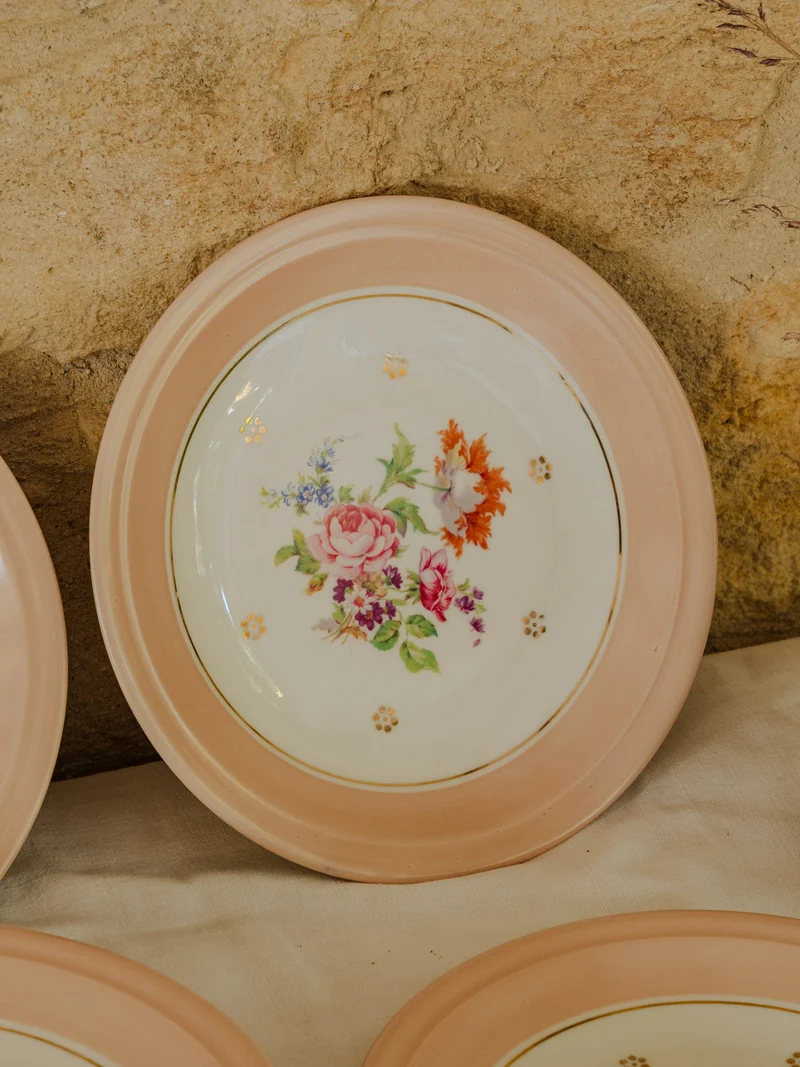 Antoinette, le lot de 7 assiettes en porcelaine N°297