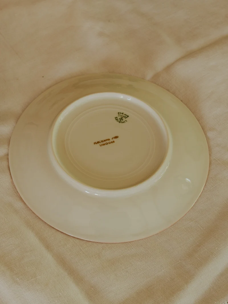 Antoinette, le lot de 7 assiettes en porcelaine N°297