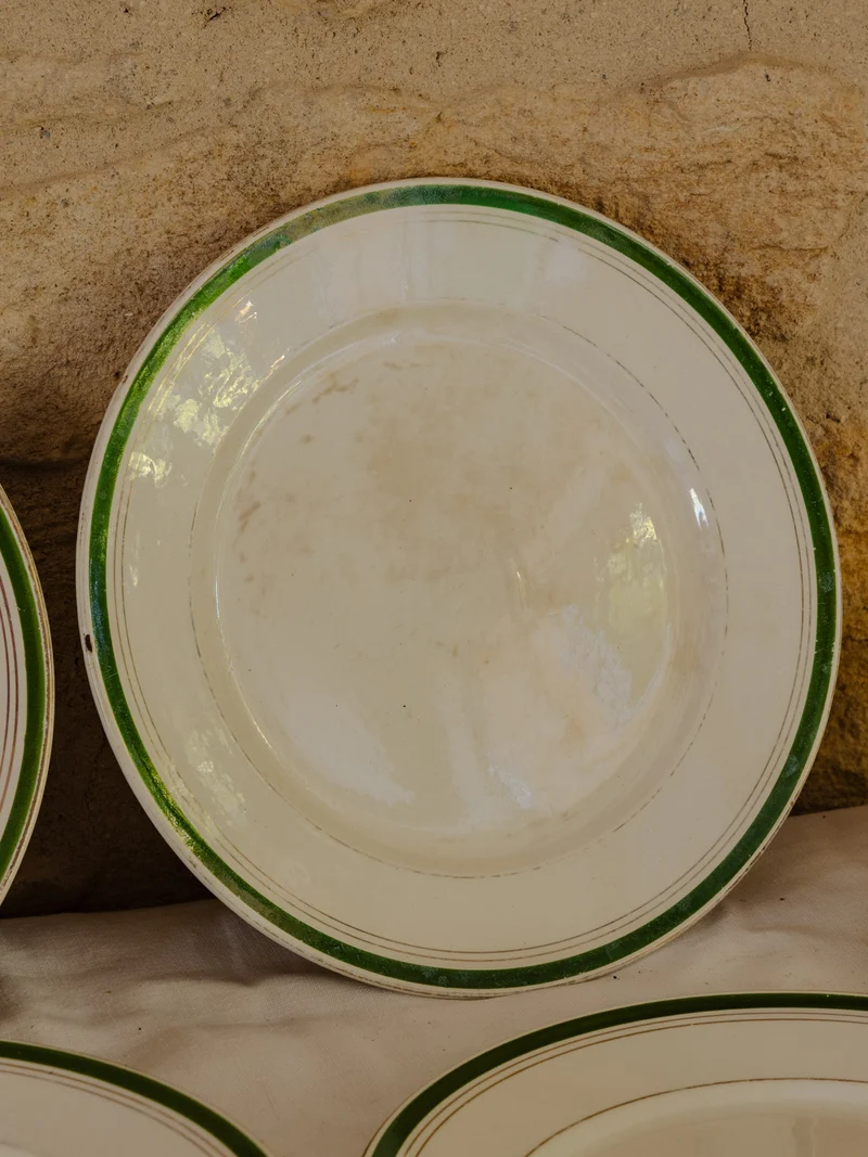 Antoinette, le lot de 7 assiettes en faïence N°300