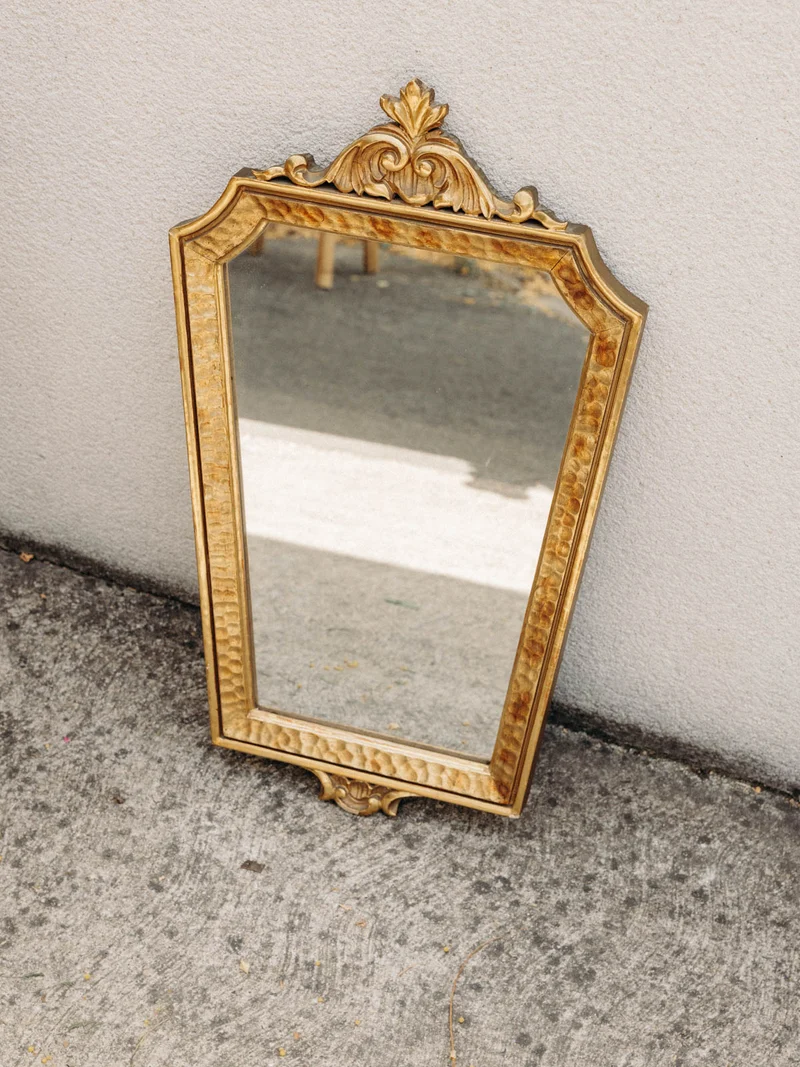 Igor, le miroir ancien au cadre sculpté N°1082