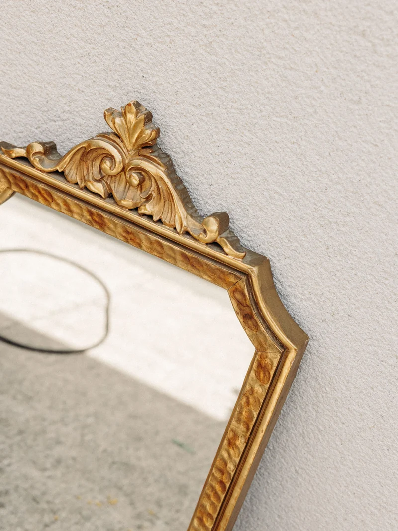Igor, le miroir ancien au cadre sculpté N°1082