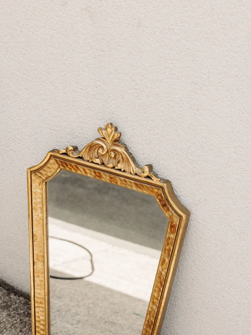 Igor, le miroir ancien au cadre sculpté N°1082