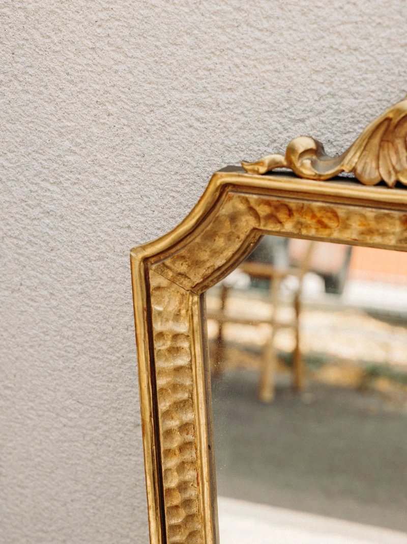 Igor, le miroir ancien au cadre sculpté N°1082
