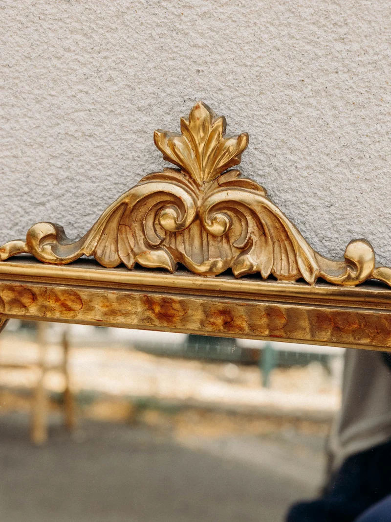 Igor, le miroir ancien au cadre sculpté N°1082