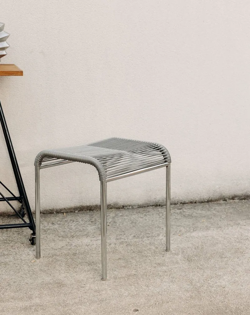 Axel, le tabouret scoubidou au design audacieux N°688