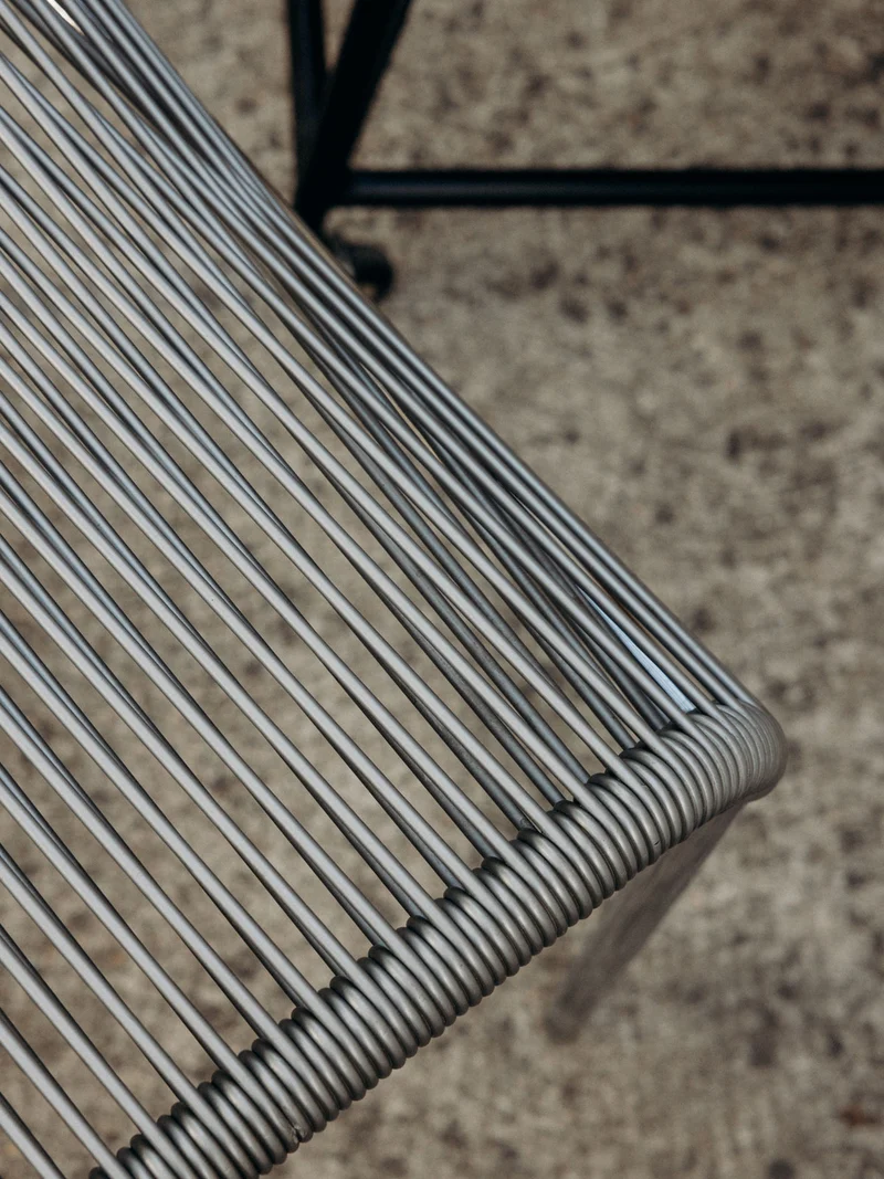 Axel, le tabouret scoubidou au design audacieux N°688