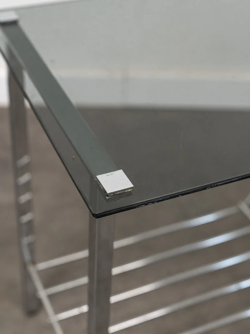 Hanna, la table d'appoint en verre et métal N°1391
