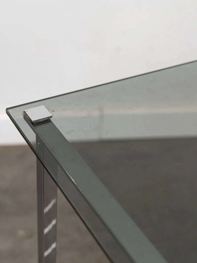 Hanna, la table d'appoint en verre et métal N°1391