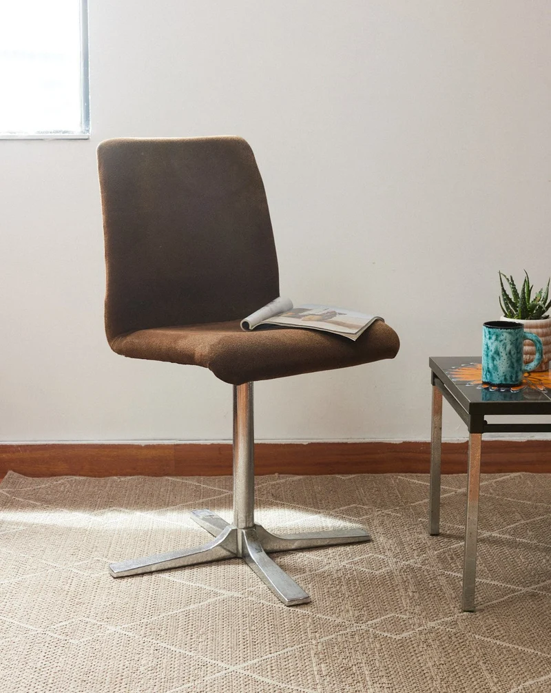Alma, la chaise de bureau en chrome N°1658