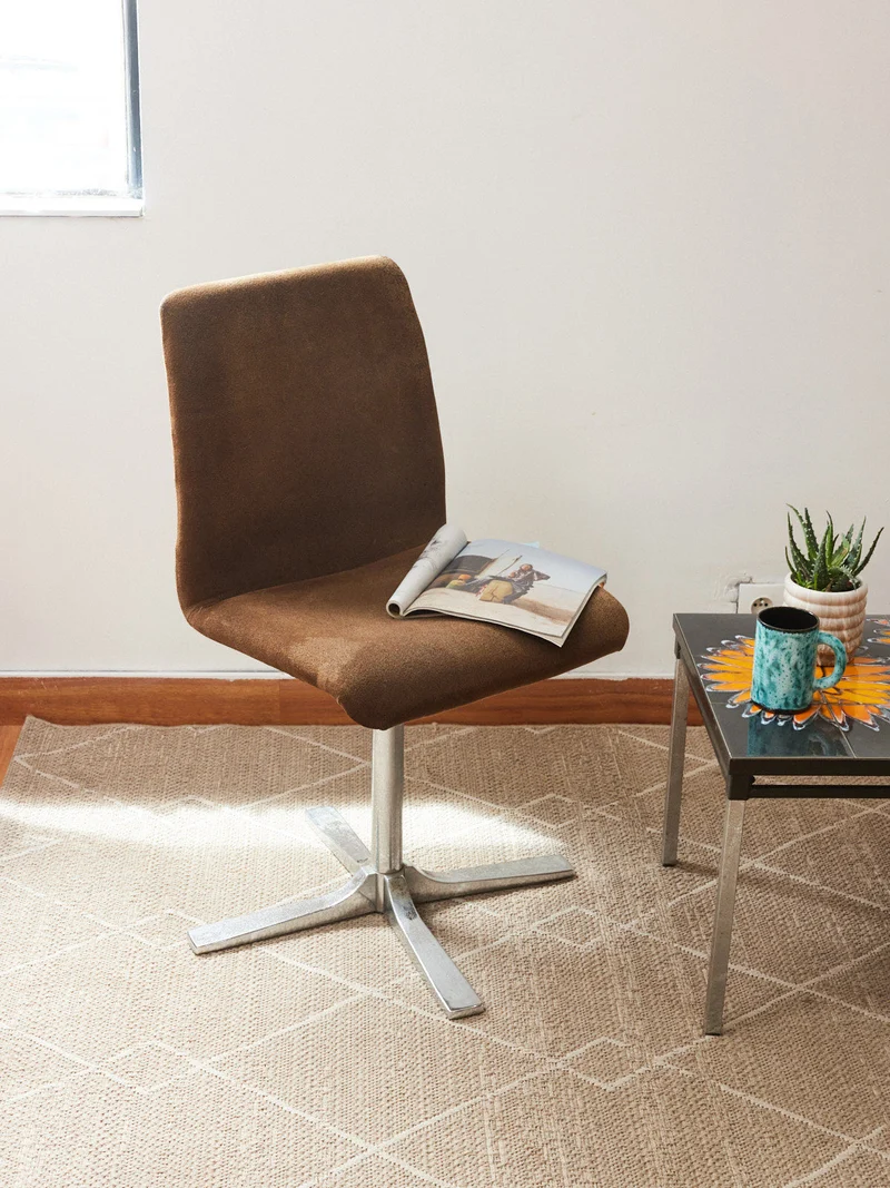 Alma, la chaise de bureau en chrome N°1658