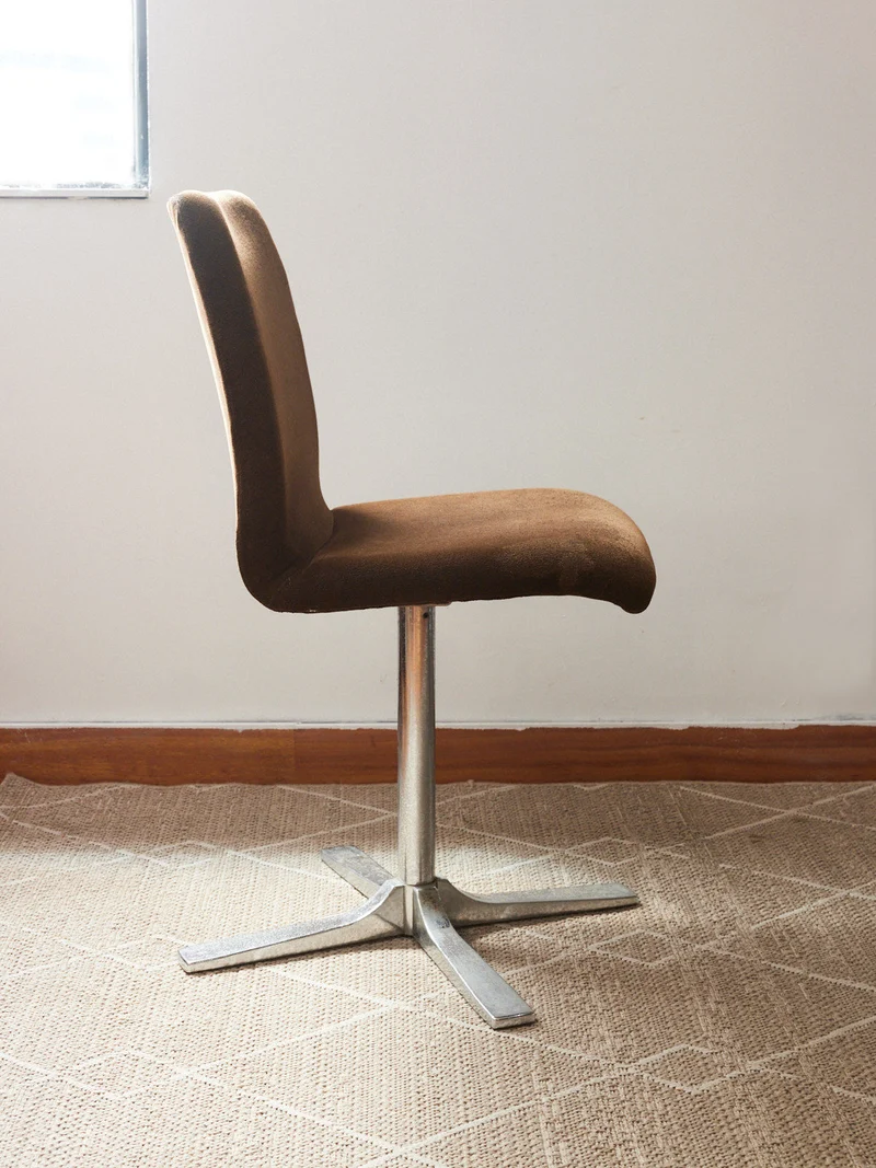 Alma, la chaise de bureau en chrome N°1658