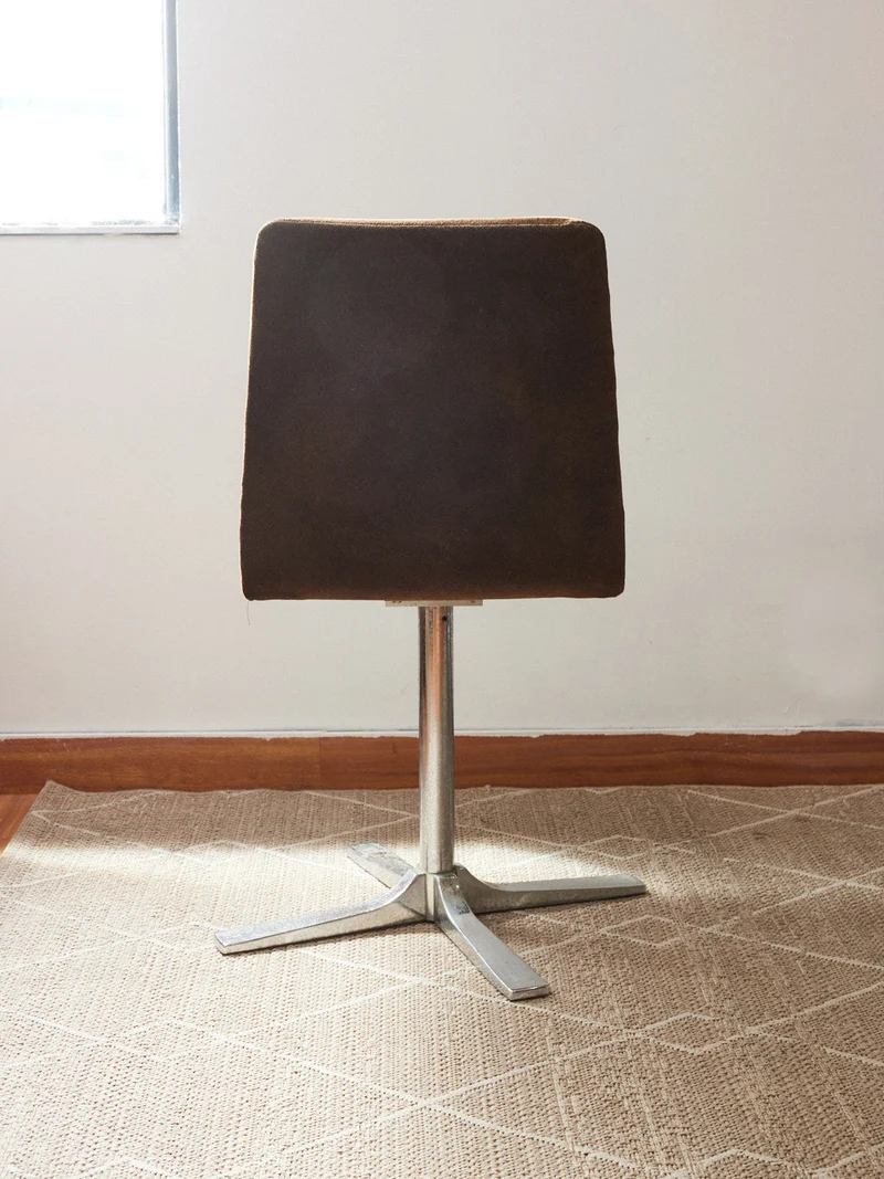 Alma, la chaise de bureau en chrome N°1658
