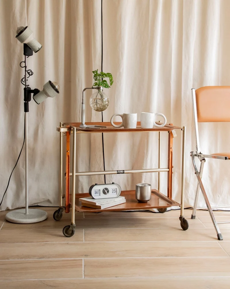 Anouk, la desserte pliante au placage en bois N°334