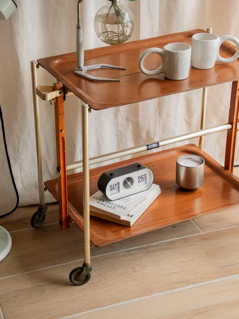 Anouk, la desserte pliante au placage en bois N°334